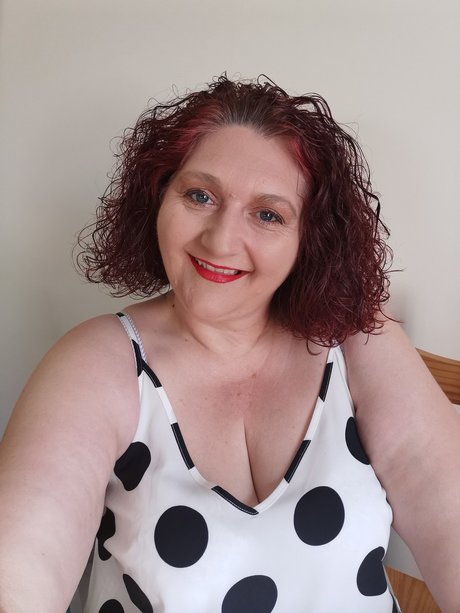 Naakte gelekte OnlyFans-foto van Bellaswitch