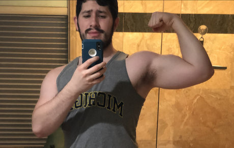 Naakte gelekte OnlyFans-foto van Benji