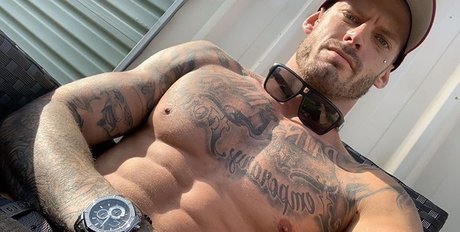Naakte gelekte OnlyFans-foto van Benn