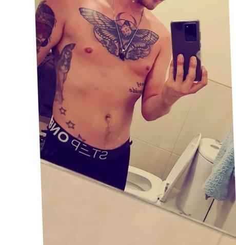 Naakte gelekte OnlyFans-foto van Benji