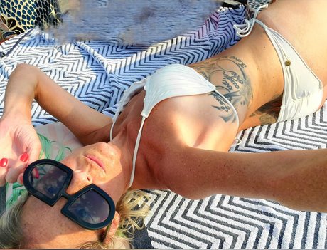 Naakte gelekte OnlyFans-foto van Bella Green Eyes