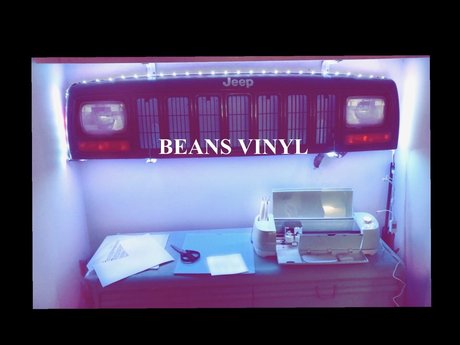 Naakte gelekte OnlyFans-foto van Beans Vinyl