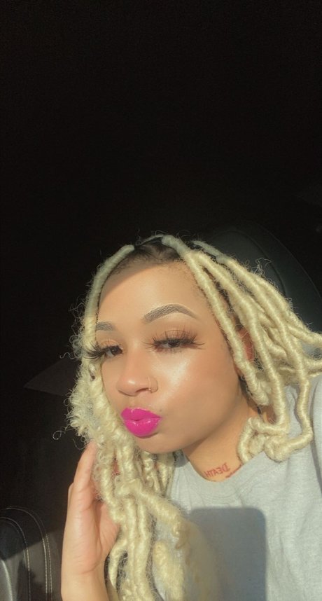 Naakte gelekte OnlyFans-foto van Nola