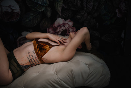 Naakte gelekte OnlyFans-foto van Bell 