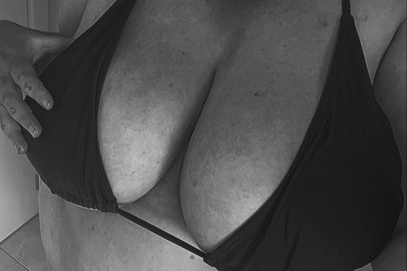 Naakte gelekte OnlyFans-foto van Bbwbrattysub