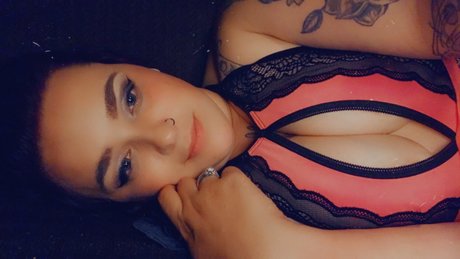 Naakte gelekte OnlyFans-foto van Lowkeyluna