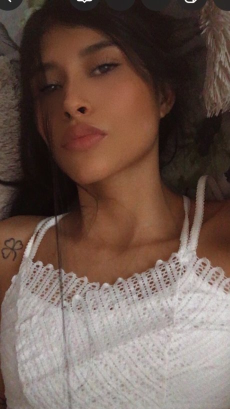 Naakte gelekte OnlyFans-foto van Mila