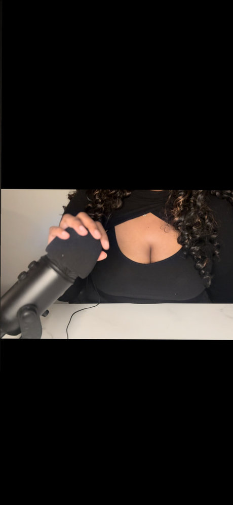 Naakte gelekte OnlyFans-foto van Asmr Concealed