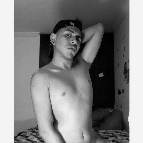 Naakte gelekte OnlyFans-foto van Andy Rojas