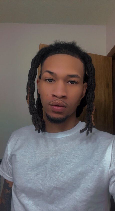 Naakte gelekte OnlyFans-foto van Blasian Kiing