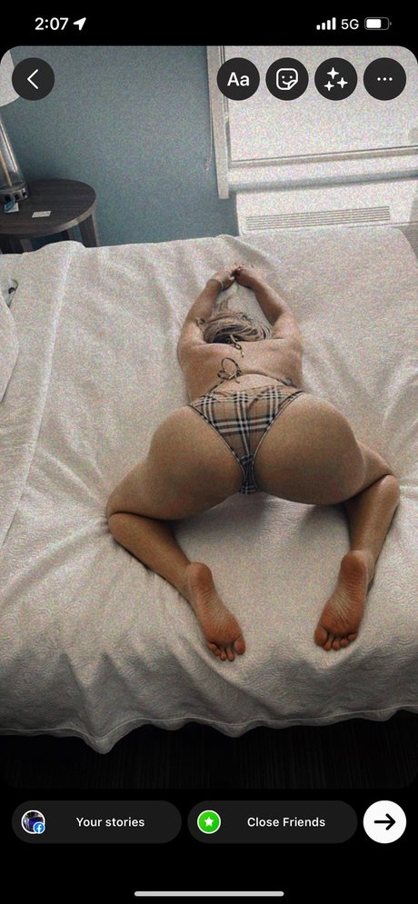 Naakte gelekte OnlyFans-foto van Mikaylalexxx