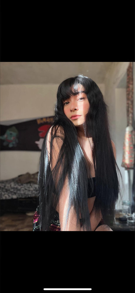 Naakte gelekte OnlyFans-foto van Emily Danae