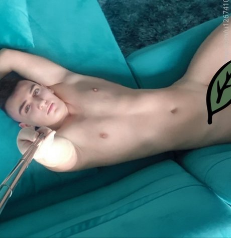 Naakte gelekte OnlyFans-foto van Mihai Traistariu