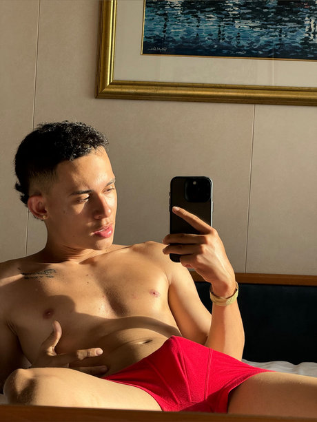Naakte gelekte OnlyFans-foto van Miguel Vera