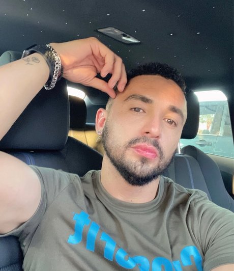 Naakte gelekte OnlyFans-foto van Miguel