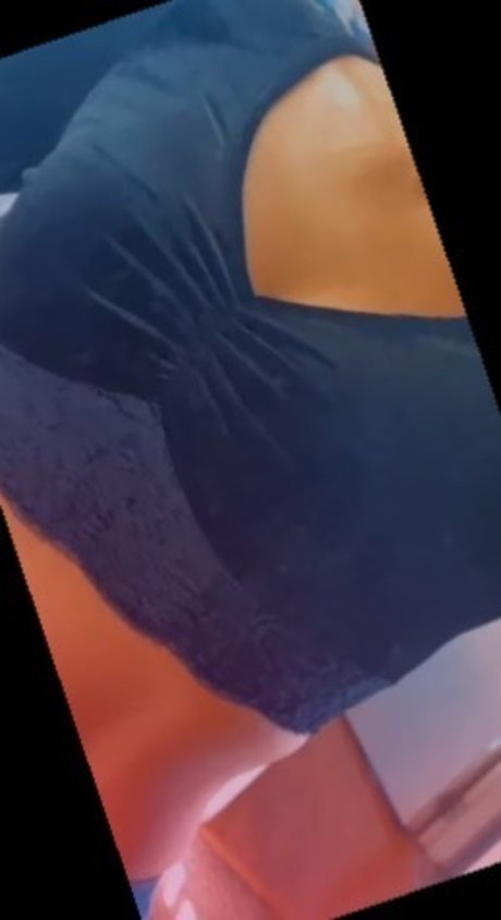 Naakte gelekte OnlyFans-foto van Midwestclover