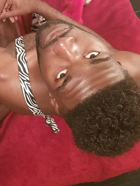 Naakte gelekte OnlyFans-foto van Chocolate Drop