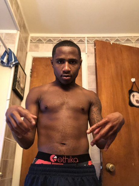 Naakte gelekte OnlyFans-foto van Mackgigolo