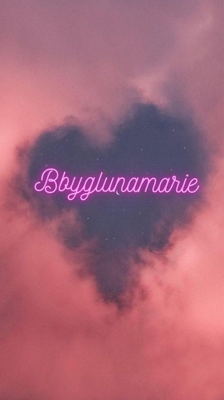 Naakte gelekte OnlyFans-foto van Luna Marie