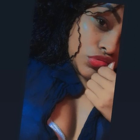 Naakte gelekte OnlyFans-foto van Caroline Ribeiro