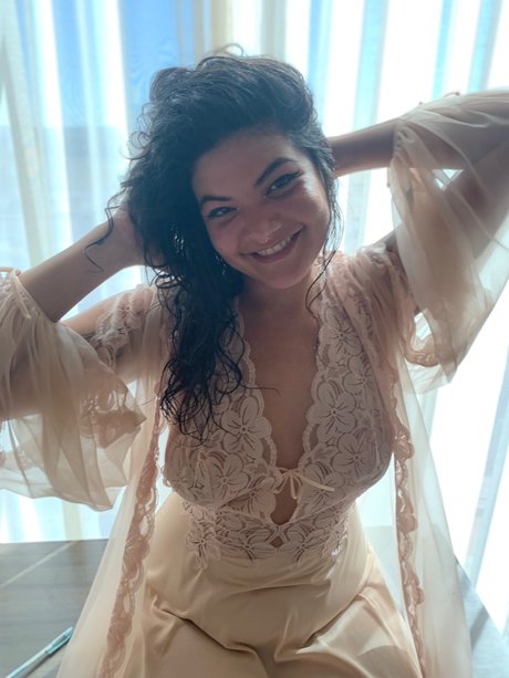 Naakte gelekte OnlyFans-foto van Jinx Pinx