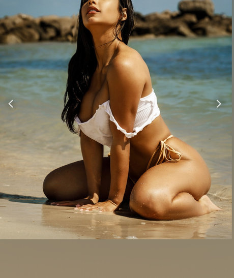 Naakte gelekte OnlyFans-foto van Ana Labrin