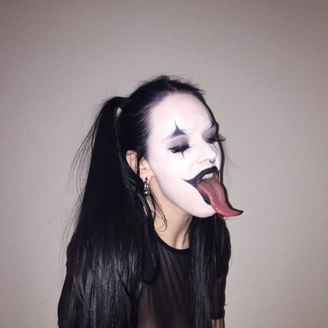 Naakte gelekte OnlyFans-foto van Mina De Sade