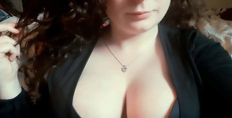 Naakte gelekte OnlyFans-foto van Mimi Elaina