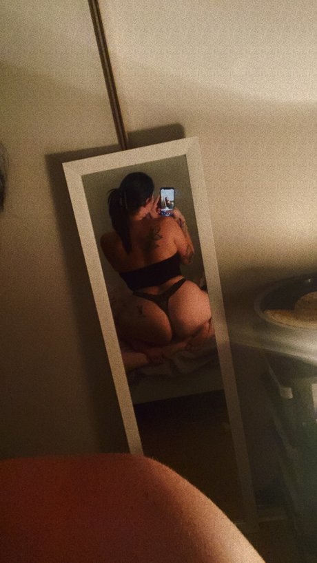 Naakte gelekte OnlyFans-foto van Chanel
