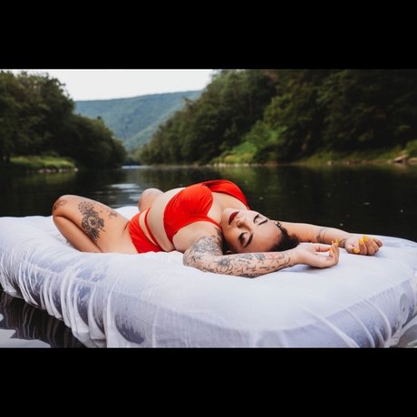 Naakte gelekte OnlyFans-foto van Desi