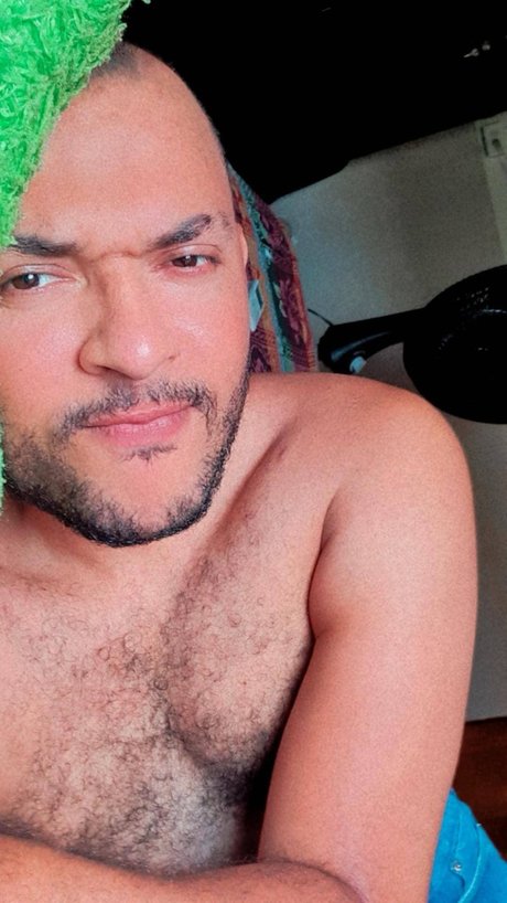 Naakte gelekte OnlyFans-foto van Andres Diablo  3
