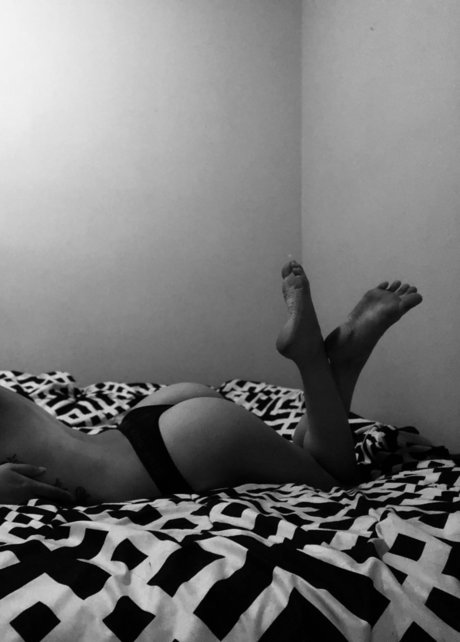 Naakte gelekte OnlyFans-foto van Mir