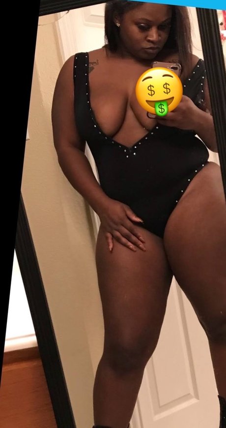 Naakte gelekte OnlyFans-foto van Chanel Baker