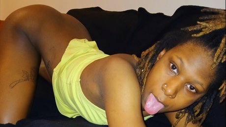 Naakte gelekte OnlyFans-foto van Carahcaramel