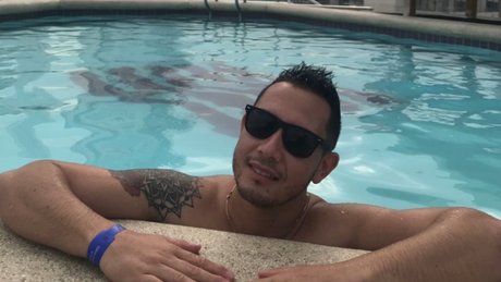 Naakte gelekte OnlyFans-foto van Andres Madrid