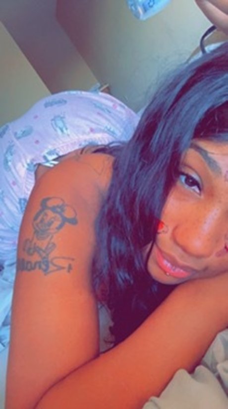 Naakte gelekte OnlyFans-foto van Queenbuttercup