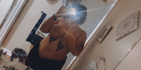 Naakte gelekte OnlyFans-foto van 1800milf