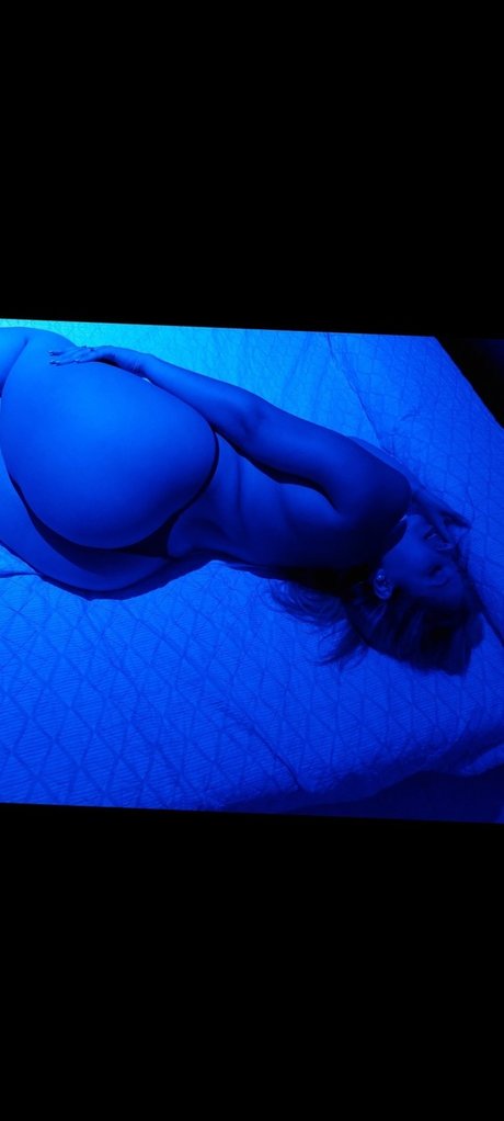 Naakte gelekte OnlyFans-foto van Mailen 