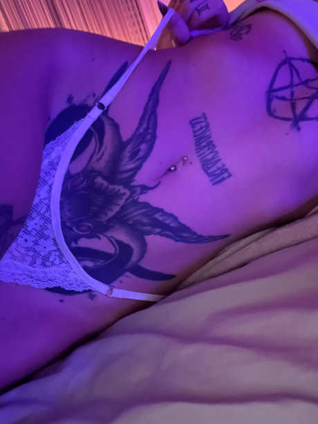 Naakte gelekte OnlyFans-foto van Fannyfox