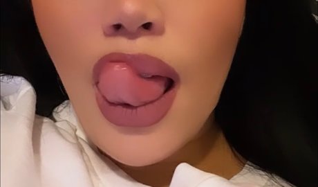 Naakte gelekte OnlyFans-foto van Missdraya