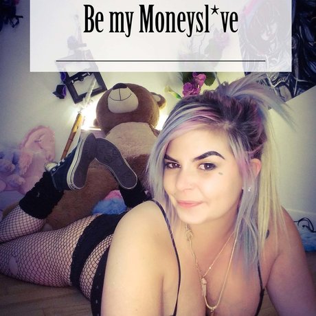 Naakte gelekte OnlyFans-foto van Miss Charlie Napolon