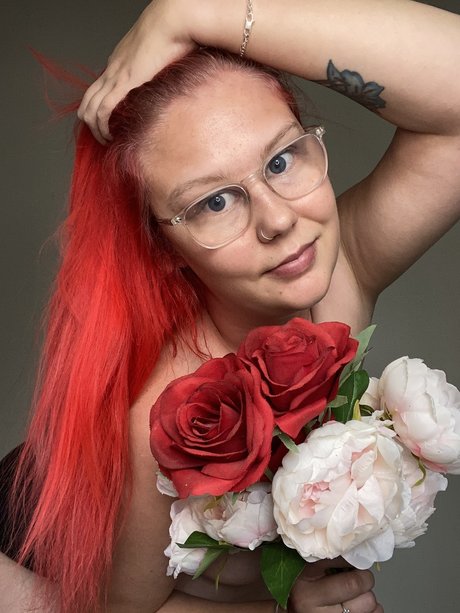 Naakte gelekte OnlyFans-foto van J E N N A  V I P