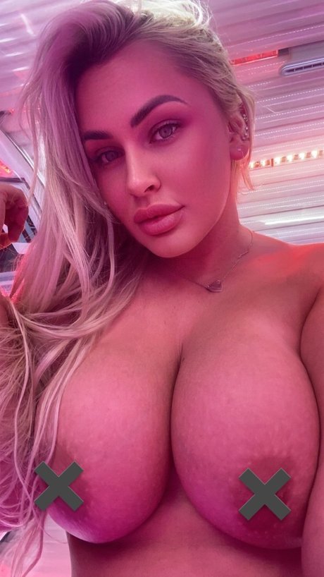 Naakte gelekte OnlyFans-foto van Bellesummers