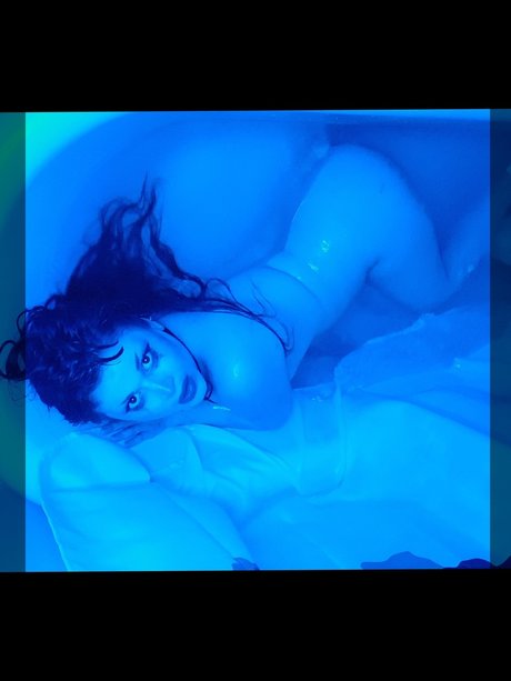 Naakte gelekte OnlyFans-foto van Miss Alayna Smittin