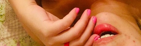 Naakte gelekte OnlyFans-foto van Mel Belmont 