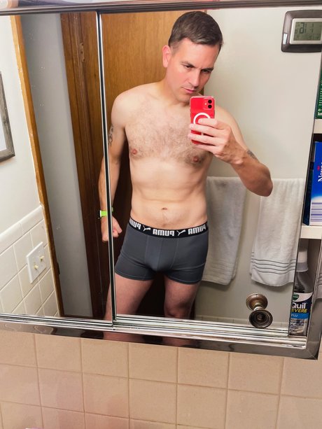 Naakte gelekte OnlyFans-foto van Jasonthegreat