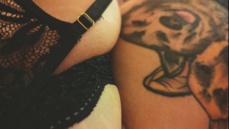 Naakte gelekte OnlyFans-foto van Q 