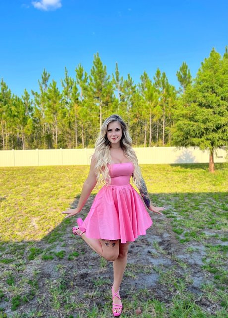Naakte gelekte OnlyFans-foto van Baylee Everly