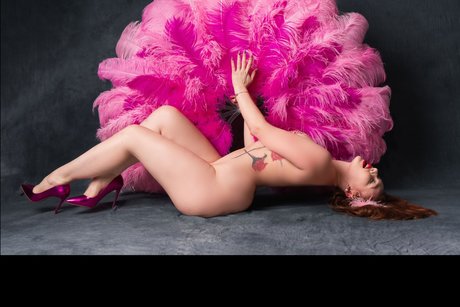 Naakte gelekte OnlyFans-foto van Miss Spicy Ginger