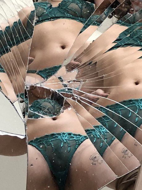 Naakte gelekte OnlyFans-foto van Mya 